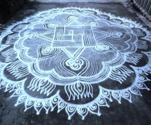 Free hand kolam