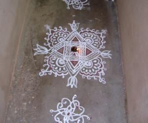 simple ezhlai kolam