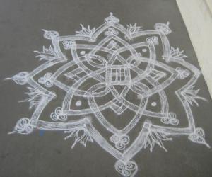 Lines kolam