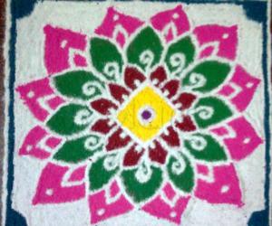 Rangoli: Holi Flower