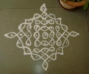 Rangoli: Maavu Kolam-2