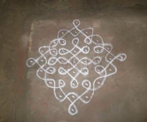 pulli kolam