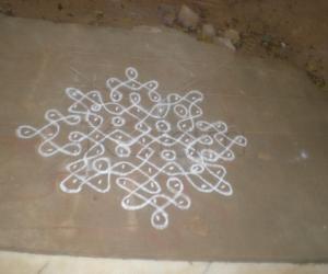 pulli kolam