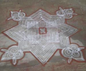 Rangoli: shastikolam