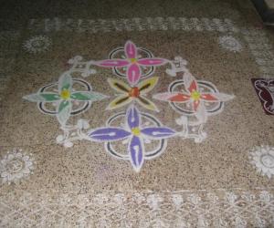 a simple flower kolam