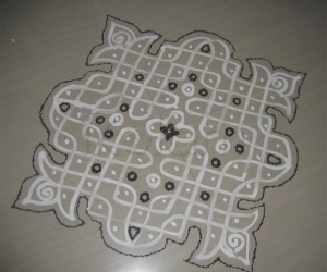 Black and white Kolam