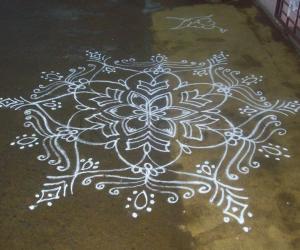 Free hand kolam