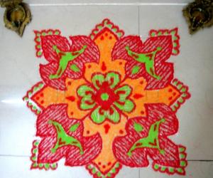 Rangoli: 10 by 10 red/green  rangolam