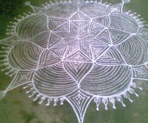 An ordinary podikolam