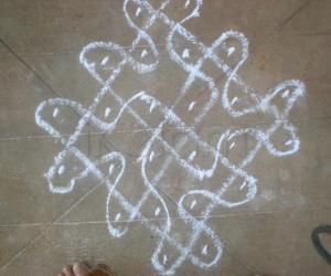  DOTTED PODIKOLAM 