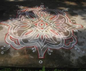 regular kuzhal kolam