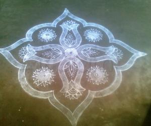 Rangoli: Kuzhal Kolam