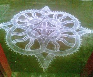 Kuzhal-dragger kolam