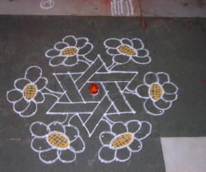 Rangoli: Flower kolam