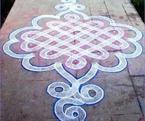 Rangoli: SIKKU KOLAM WITH ROLLER