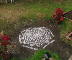 Rangoli: Dotted kolam