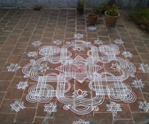 Rangoli: Decorative Maakolam