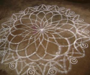 Kuzhal kolam