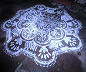 Free hand kolam