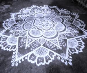 Free hand kolam