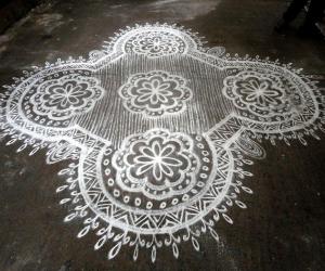 Free hand kolam