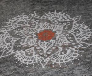 small free hand kolam