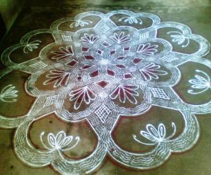 Rangoli: Kuzhal Kolam