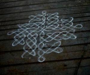 Simple dotted kolam