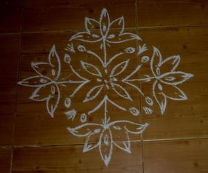 Simple dotted kolam