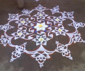 Rangoli: dotted kolam