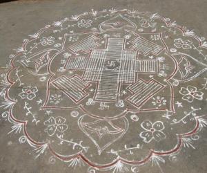 Rangoli: Padi kolam at main vaasal