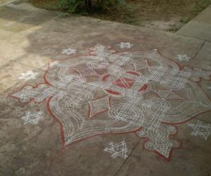 Podi kolam -lotus design