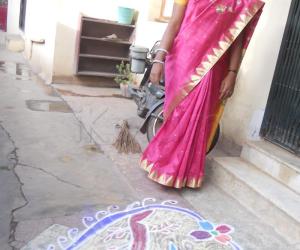 Rangoli: free hand kolam 5