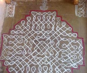 Rangoli: A simple chikku kolam