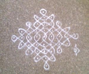 Rangoli: apartment kolam 3