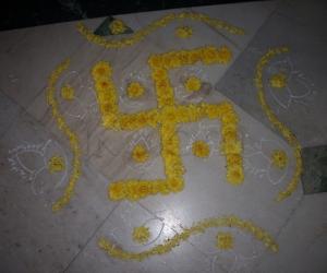 Chamanthi Swastik