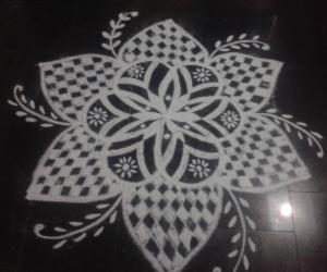 Rangoli: freehand kolam