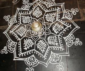 Rangoli: Maakolam