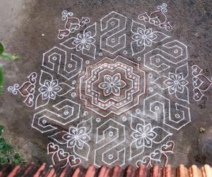 Rangoli: 'S' kolam