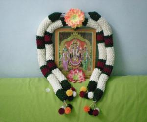 Rangoli: woollen garland