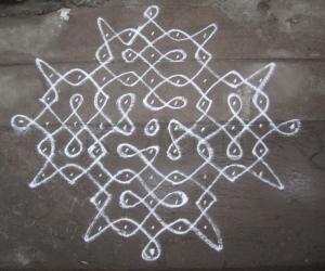 Rangoli: chikku kolam