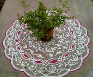 Rangoli: Aadi 4 th velli kolam.Varalakshmi pooja kolam 