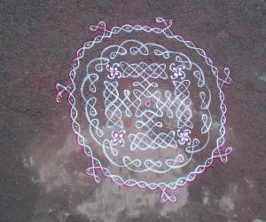 Rangoli: circular sikku kolam