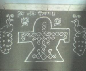 Rangoli: 10-1 sikku kolam of shiva lingam for Monthly shivaratri