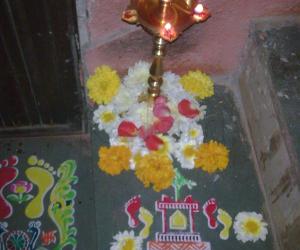 Rangoli: tulasi stencil rangoli