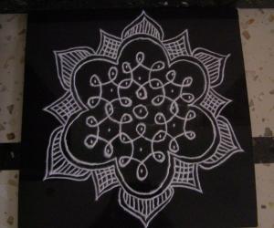 Rangoli: chikku kolam