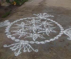 Aadi velli kolam