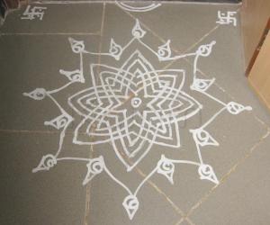 Dotted kolam