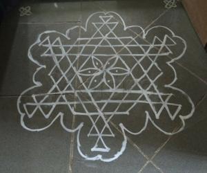 Simple dotted kolam