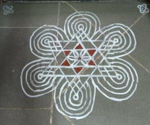 Simple dotted kolam